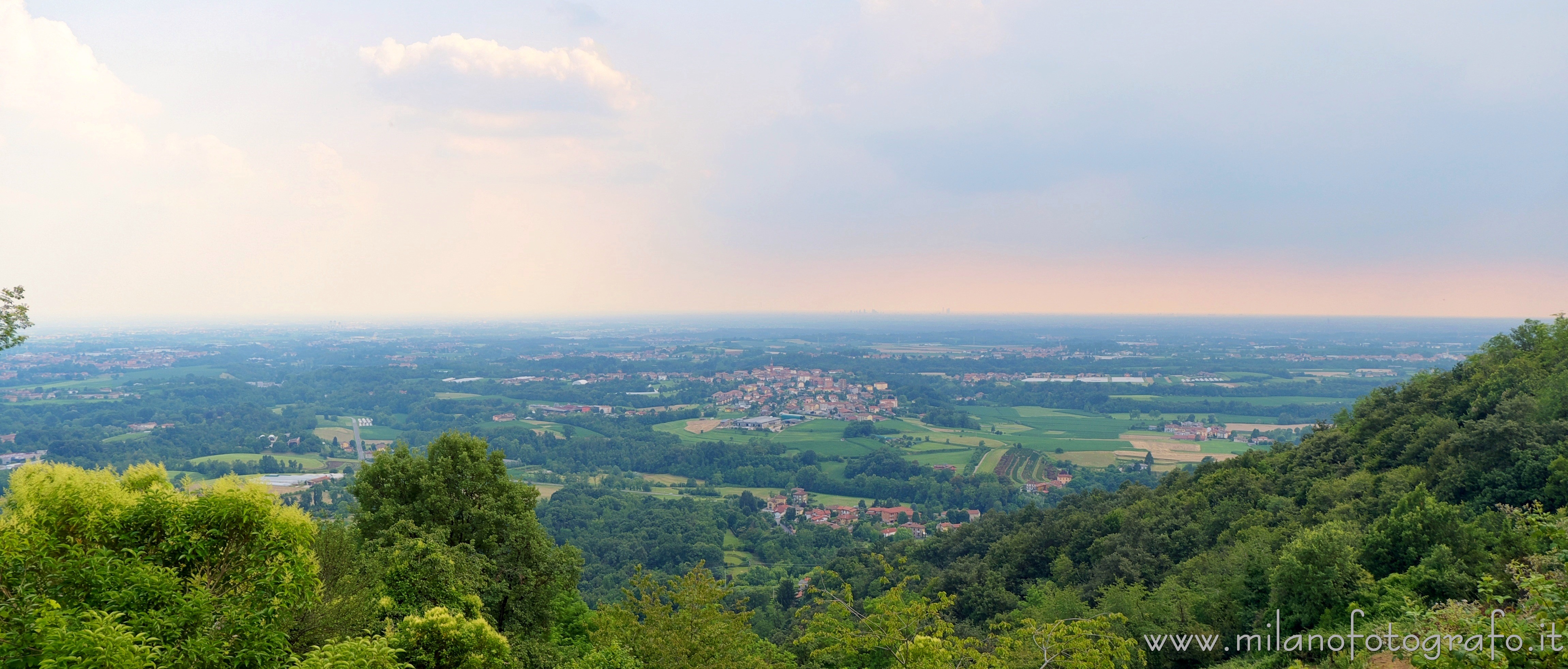 Montevecchia (Lecco, Italy) - Panoramic view toward Milan - Full resolution picture